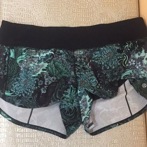 Lululemon green patterned shorts